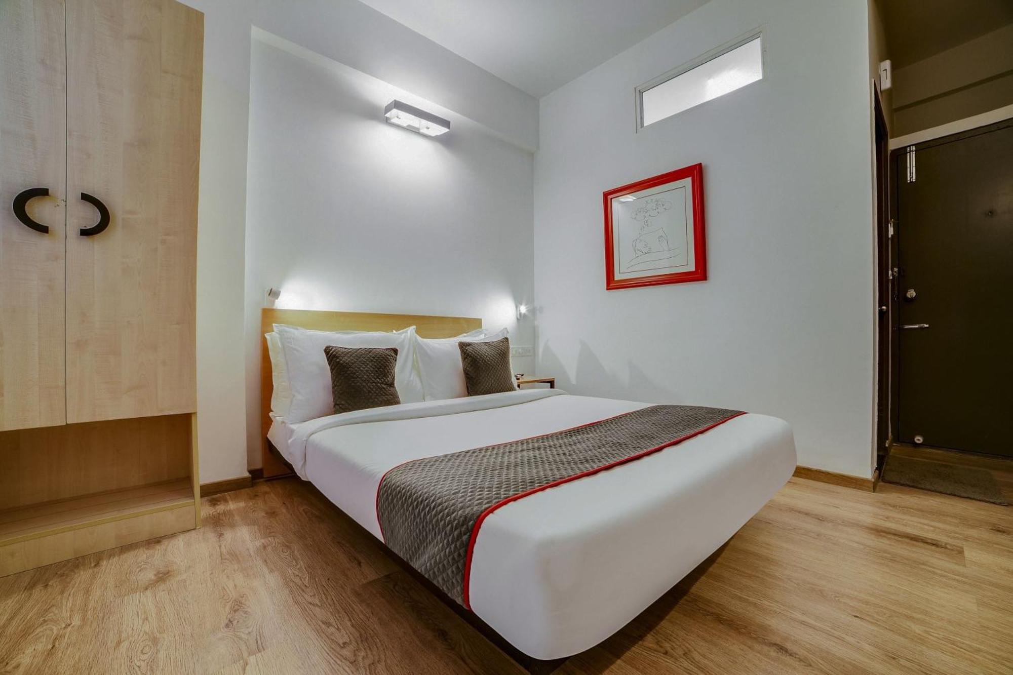 Townhouse Sarvar Hospitality Near Ascendas Park Square Mall Бенґалуру Екстер'єр фото